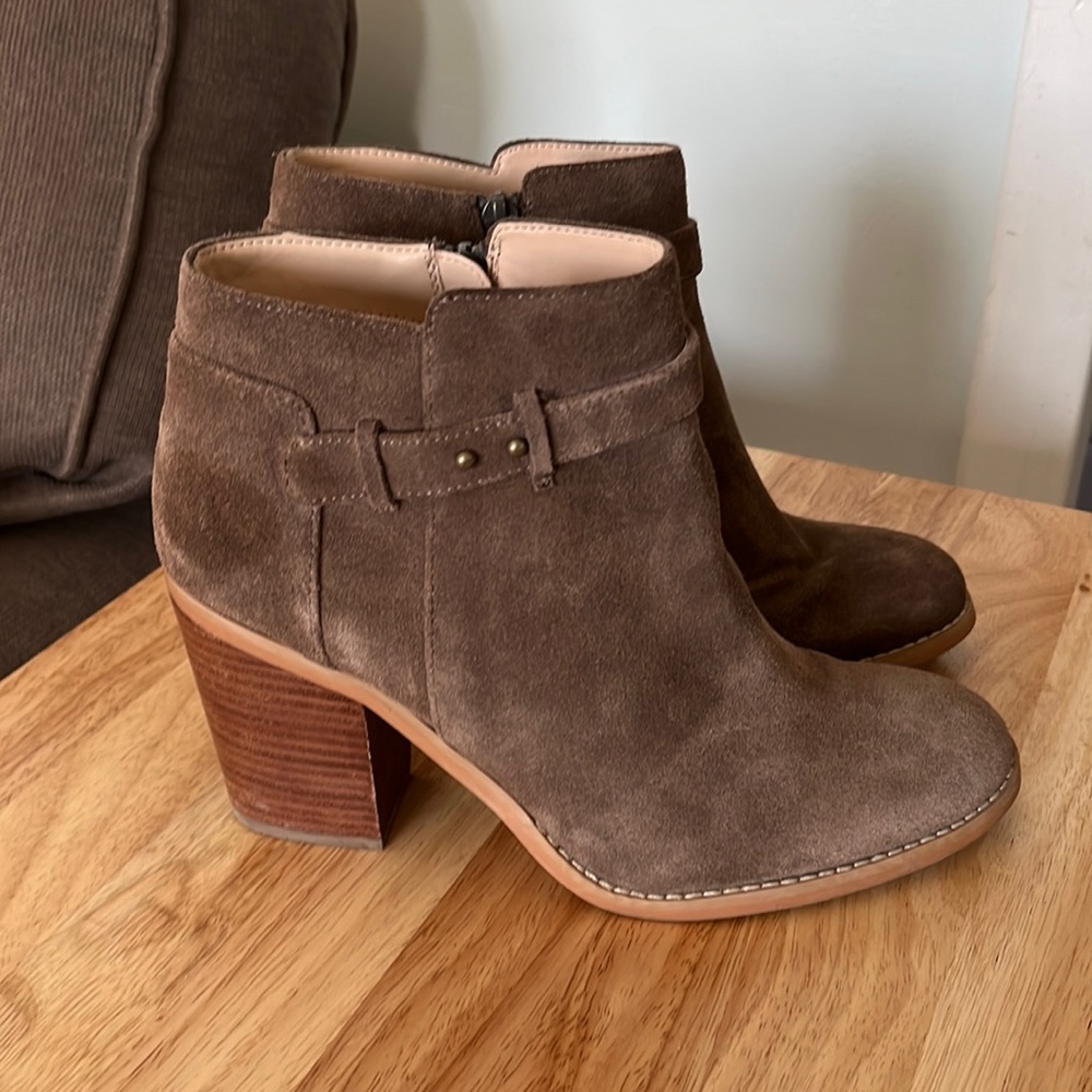 Sole Society Lyrio suede boots 9